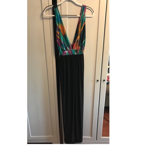 Boohoo Dresses & Skirts - BooHoo deep v multicolor and black maxi dress